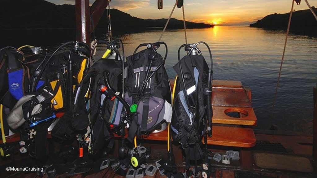 Moana cruising liveaboard | dive gear for night dive aboard moana diving komodo