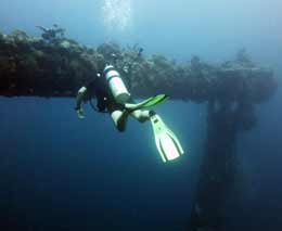 Diver and horizotal mast at toa maru gizo diving solomon islands feature