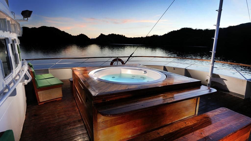 Solitude one liveaboard koror palau puerto princesa palawan philippines jaccuzzi