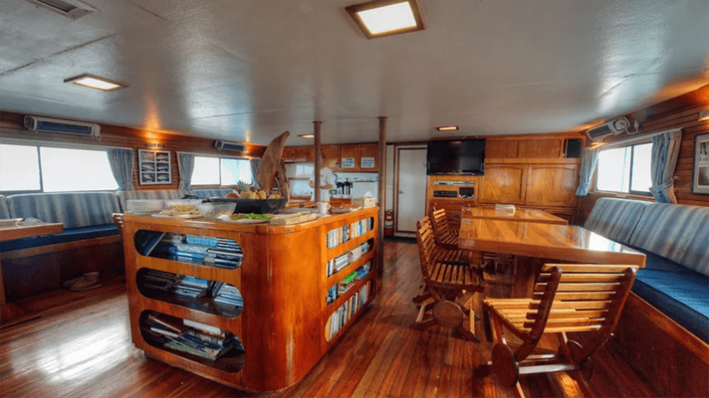 15 nai a liveaboard lautoka fiji saloon