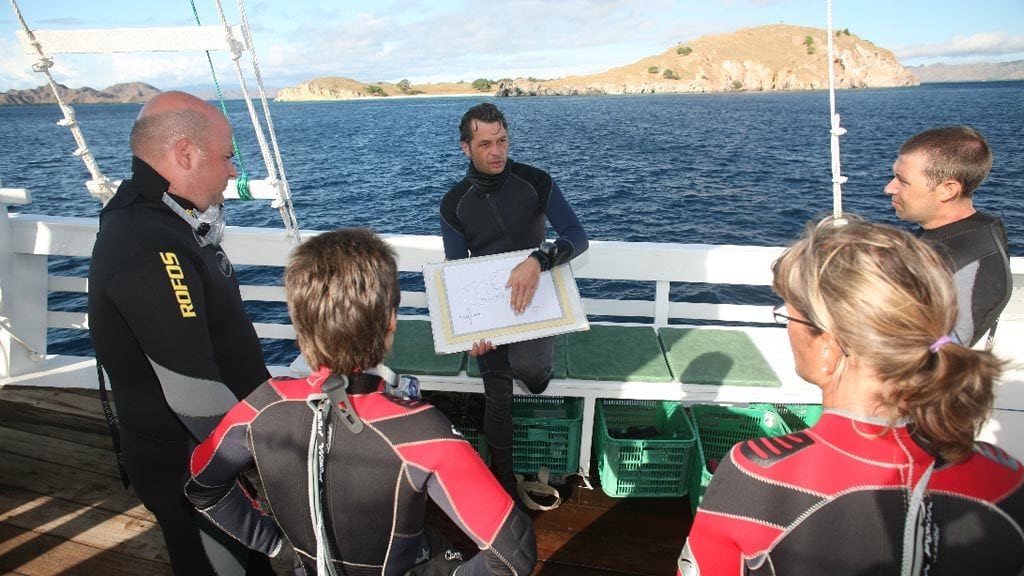 Pindito liveaboard | komodo raja ampat indonesia dive briefing