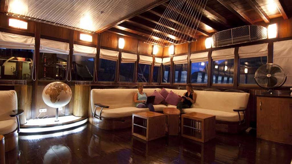 Dewi Nusantara Liveaboard cruising Raja Ampat, Komodo - Lounge