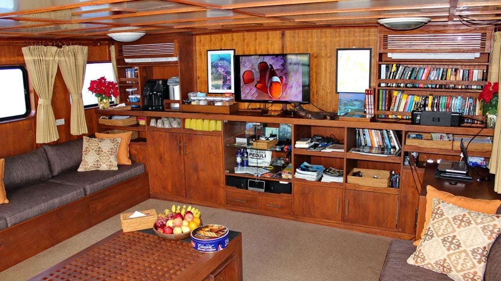 Mermaid 2 liveaboard | komodo raja ampat indonesia lounge