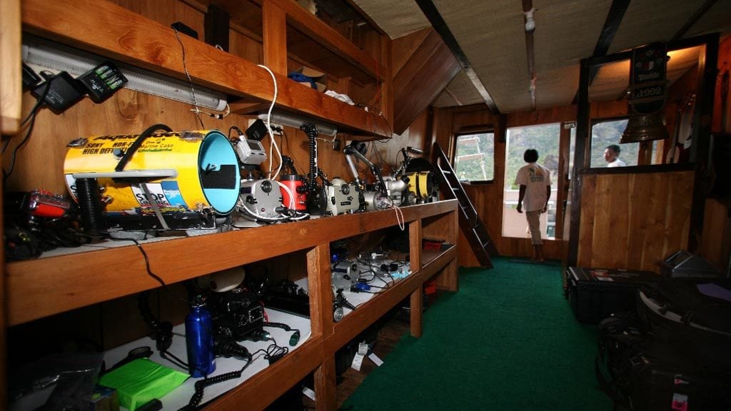 Pindito liveaboard | komodo raja ampat indonesia camera room