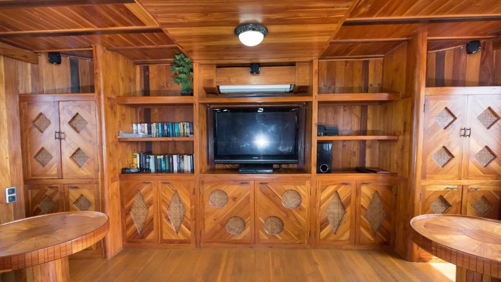 La galigo lagagilo komodo raja ampat indonesia lounge