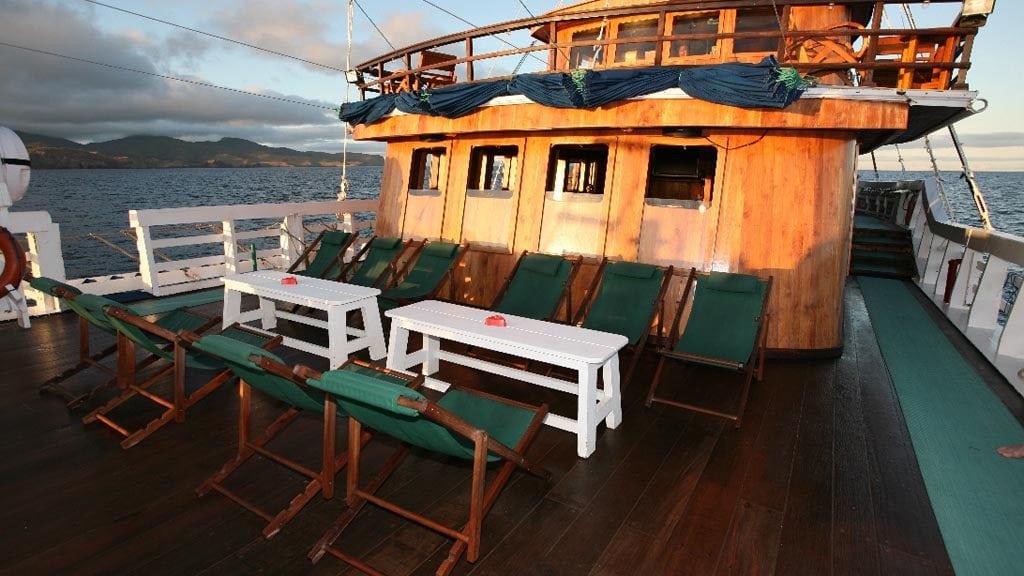 Pindito liveaboard | komodo raja ampat indonesia sun deck