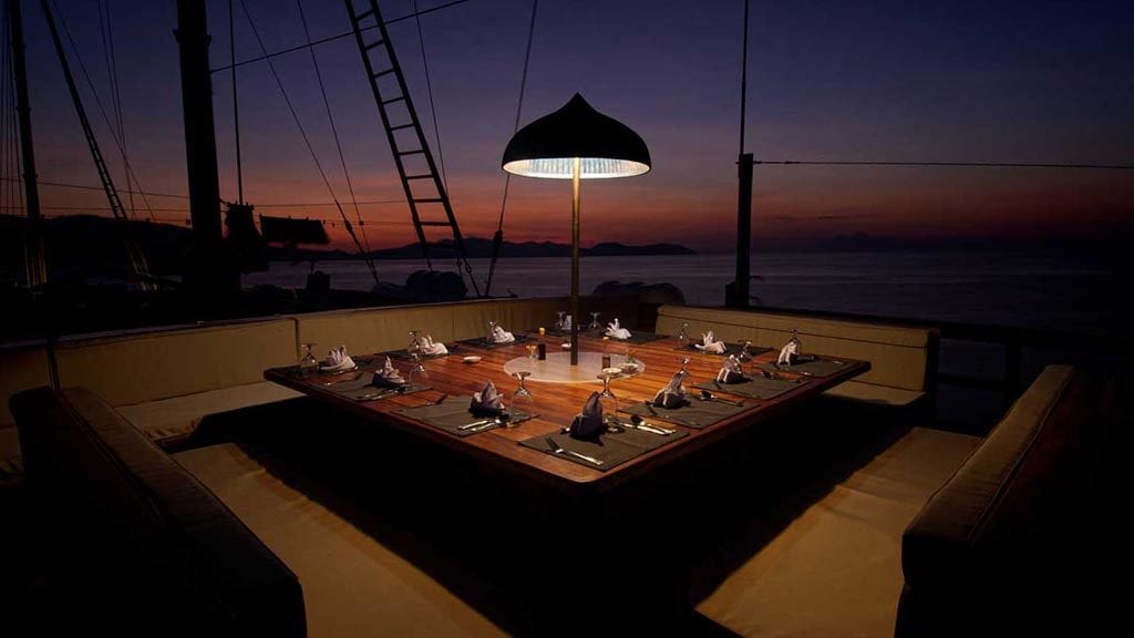Damai Liveaboard, (Damai I), Raja Ampat, Komodo, Ambon - Romantic Dining
