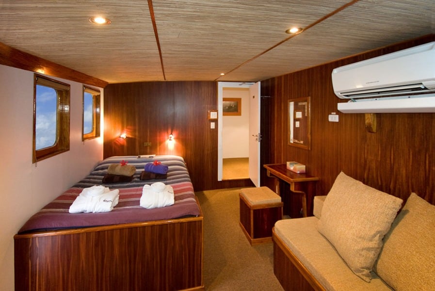 Ocean hunter liveaboard palau master cabin