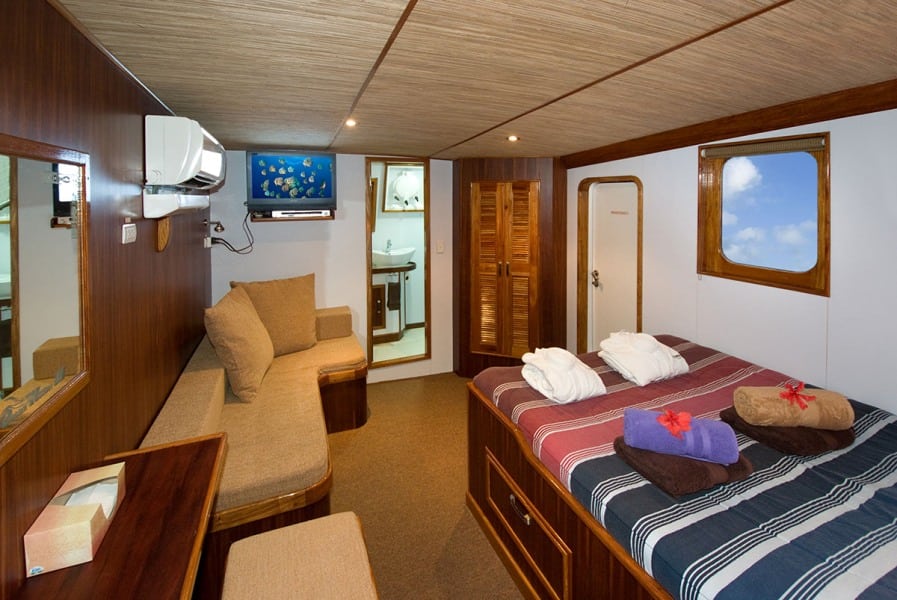 Ocean hunter liveaboard palau master cabin