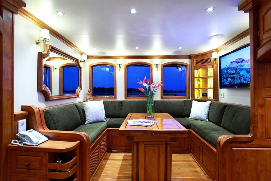 Adelaar liveaboard cruising and diving bali to komodo indonesia dining area