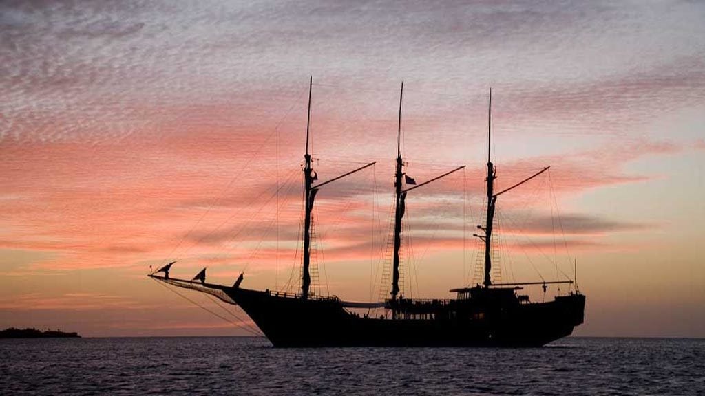 Dewi Nusantara Liveaboard cruising Raja Ampat, Komodo - Sunset