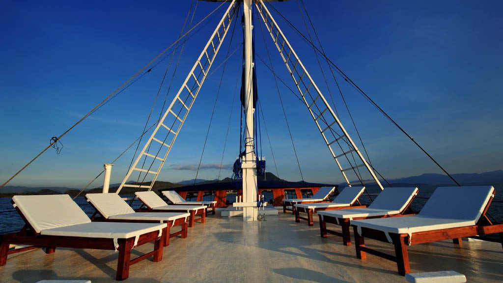Philippine Siren – visit the best Philippines dive sites in comfort sun deck