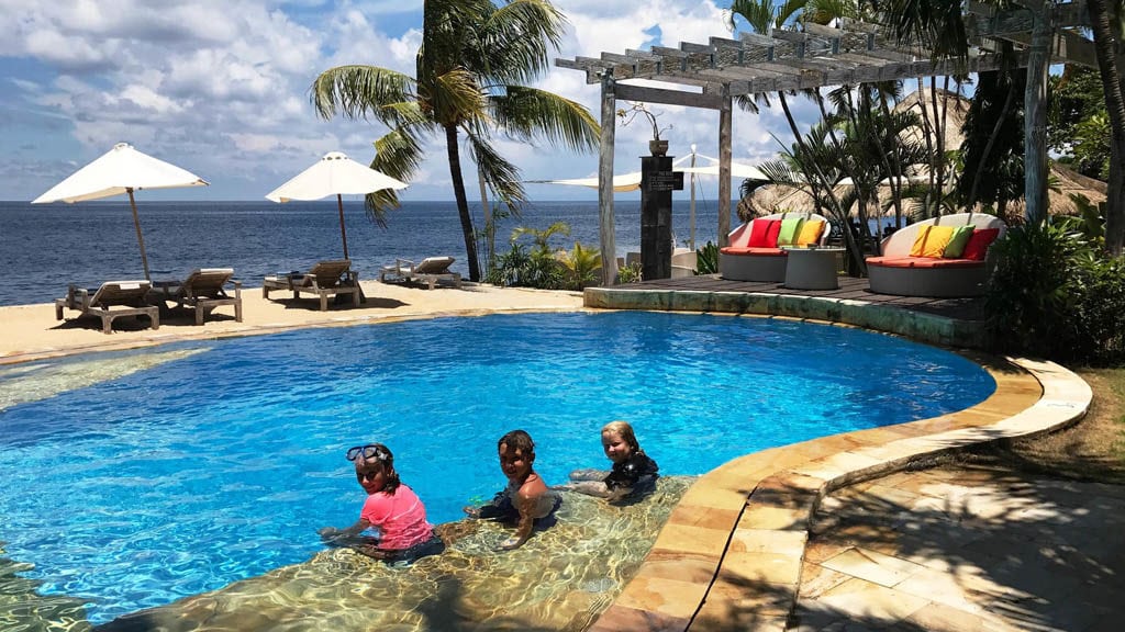 Tauch terminal tulamben bali indonesia kids at the pool