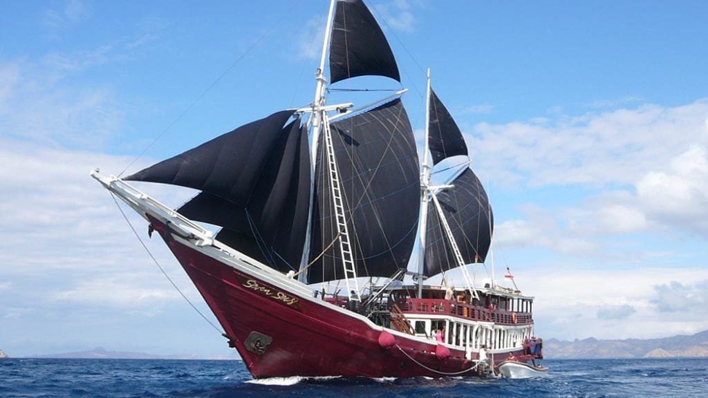 Seven seas liveaboard komodo | raja ampat indonesia hero