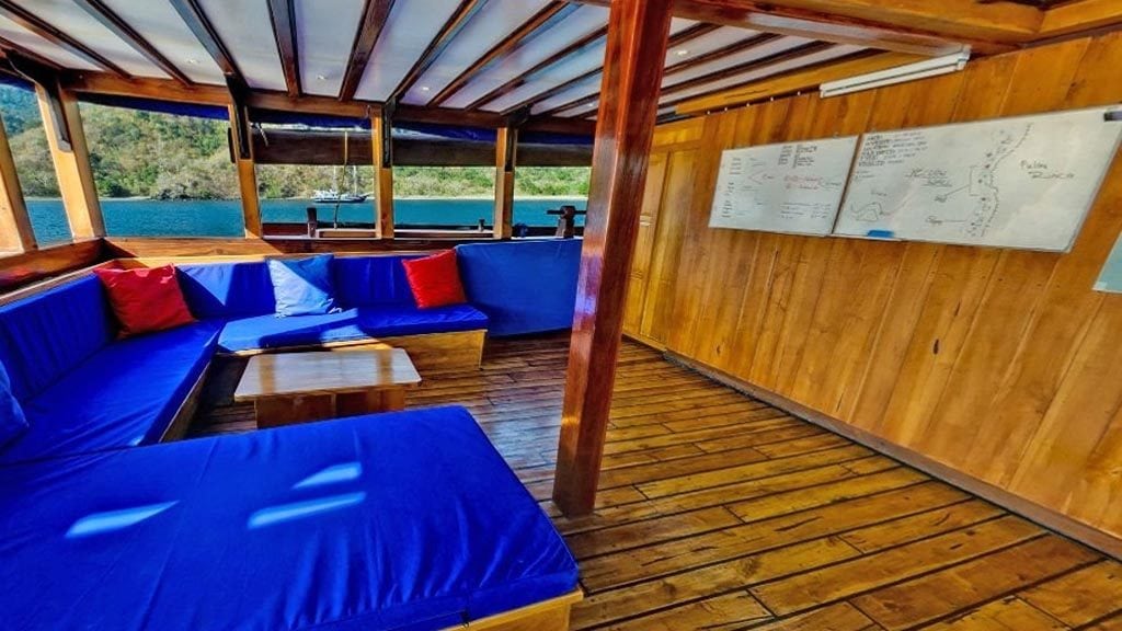 Amira liveaboard komodo raja ampat indonesia briefing room