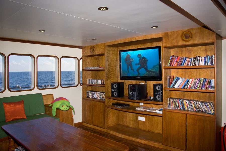 Carpe vita liveaboard maldives lounge media area