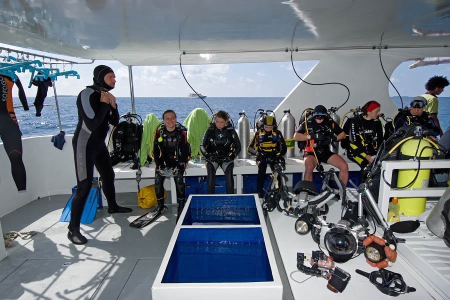 Carpe vita liveaboard maldives dhoni dive deck