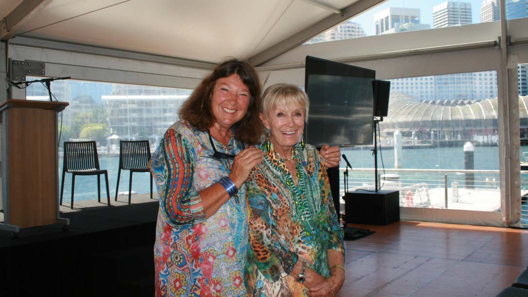 Valerie taylor melody mermaid with jayne jenkins Valerie taylor melody mermaid with jayne jenkins