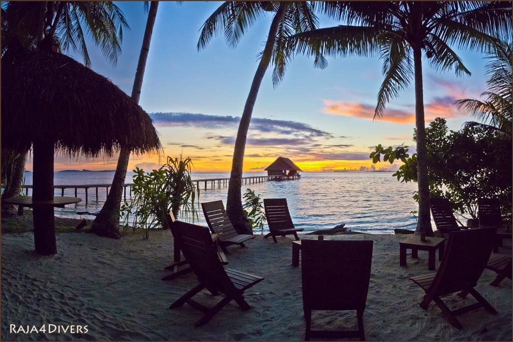 Raja divers pulau pef raja ampat indonesia sunset lounge