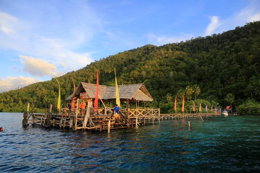 Raja ampat dive lodge radl raja ampat indonesia jetty