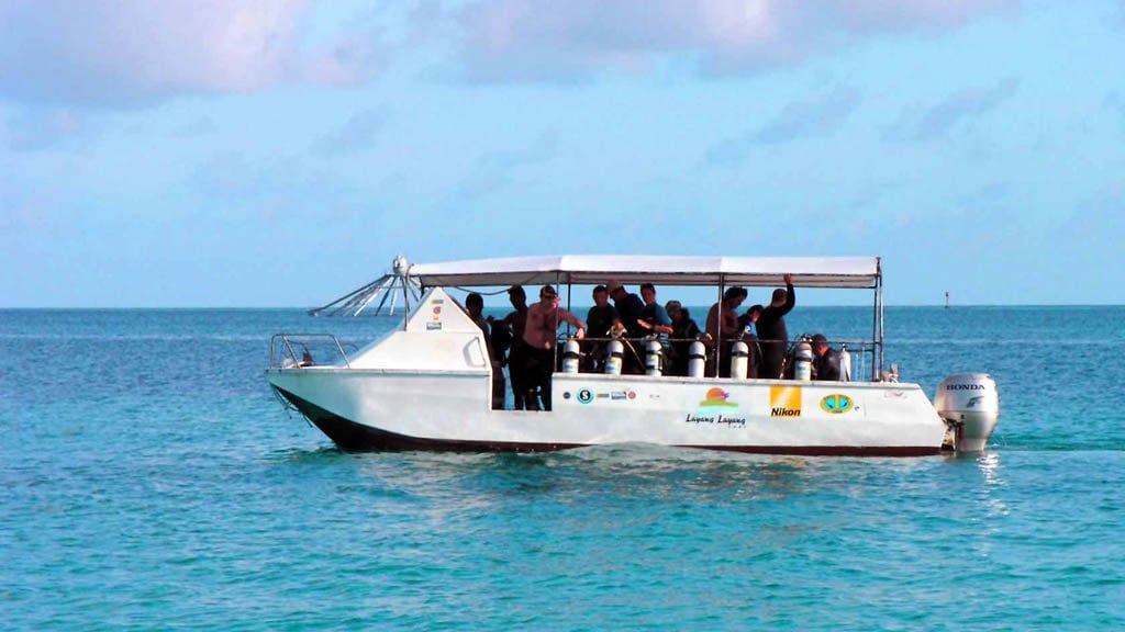 Layang layang island sabah borneo malaysia dive boat