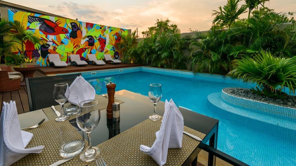 Pacific dive at espiritu hotel santo vanuatu pool side dining