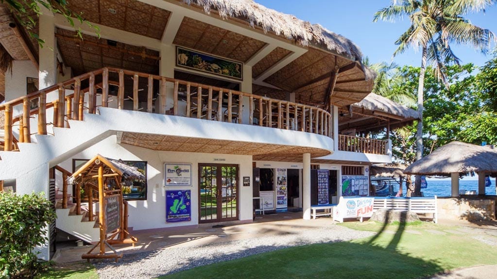 Sea explorers dauin pura vida beach dive resort dauin philippines dive shop external