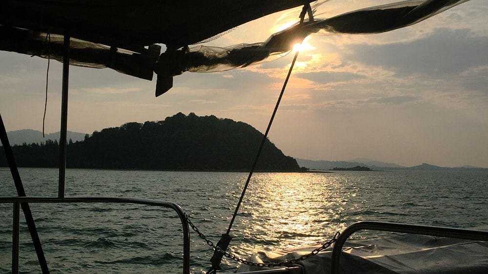 The phinisi liveaboard thailand and phinisi liveaboard myanmar sun set