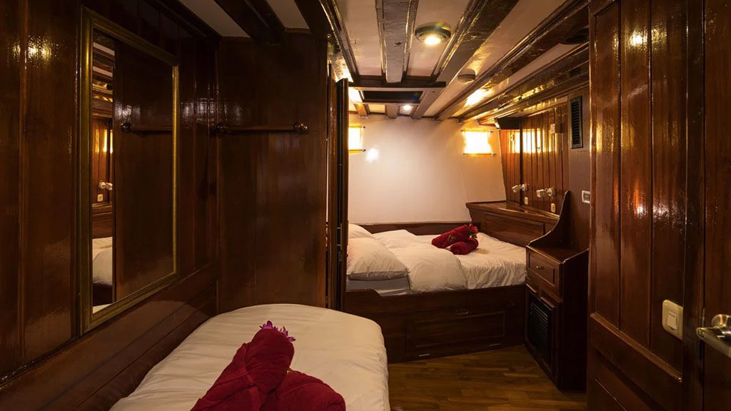 3 the phinisi liveaboard Thailand double twin share cabin