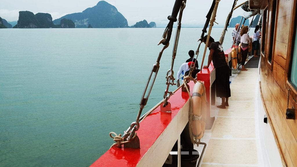 The phinisi liveaboard thailand and phinisi liveaboard myanmar deck to coast