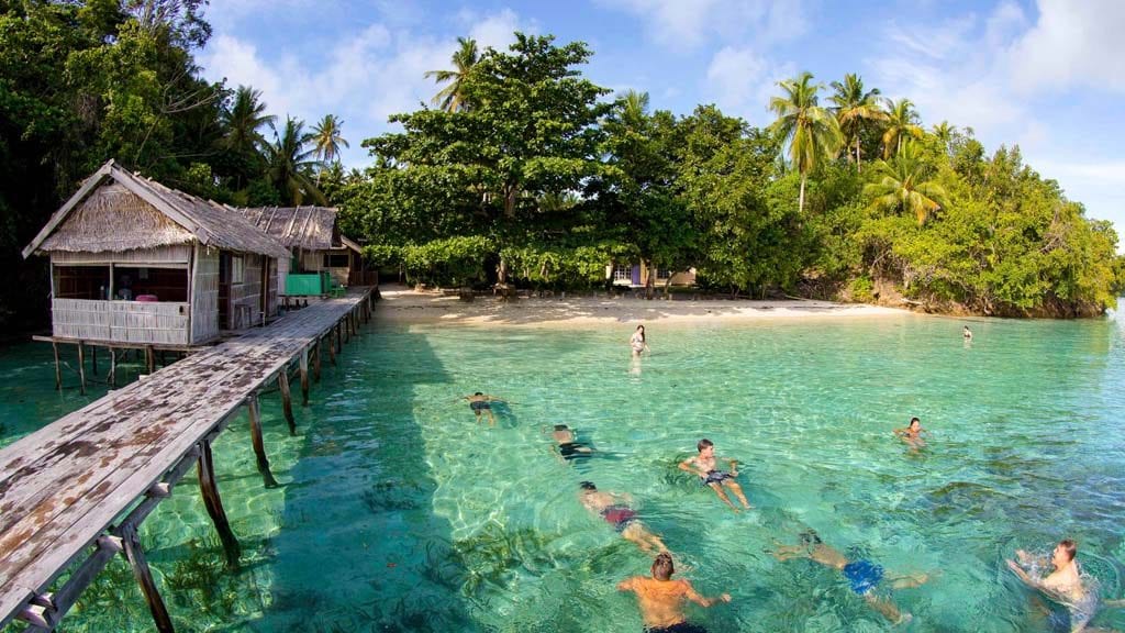 Meridian adventure dive resort raja ampat indonesia snorkel by the jetty