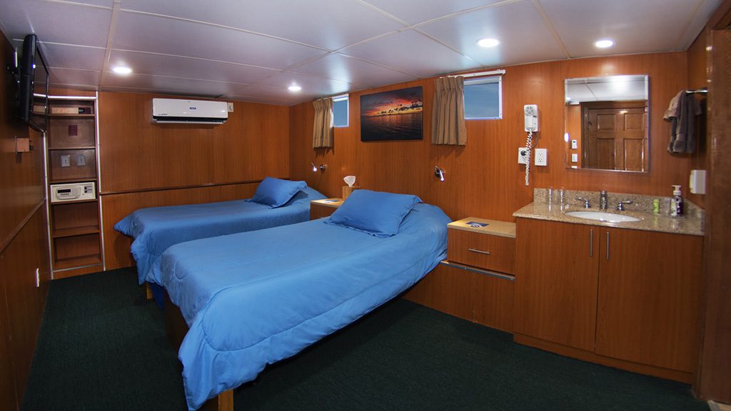 4 odyssey liveaboard Truk Micronesia twin cabin