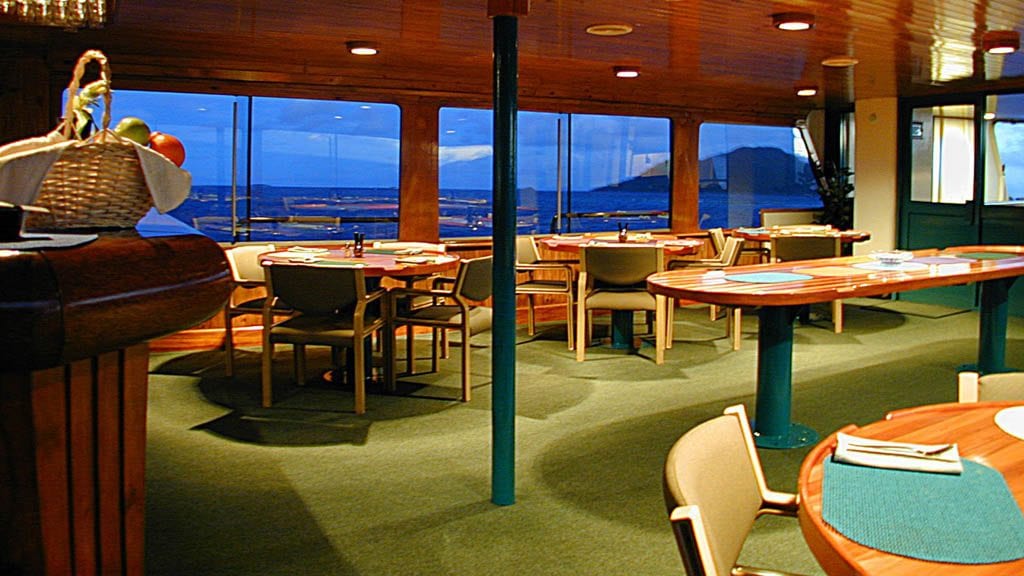 Truk odyssey liveaboard truk dining area