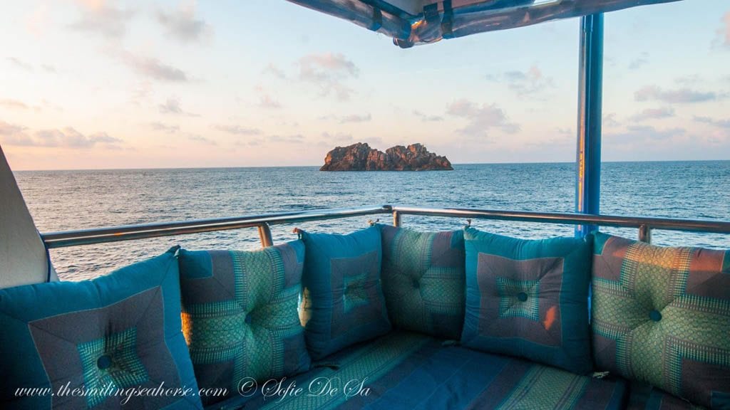 Mv smiling seahorse liveaboard thailand myanmar burma sofa corner