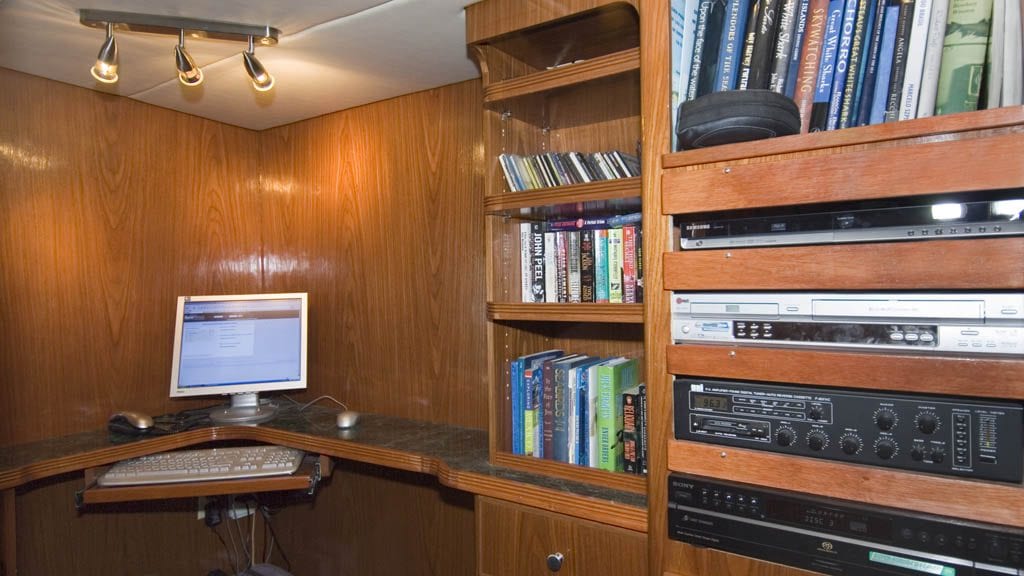 Solmar v liveaboard socorro guadalupe mexico computer room