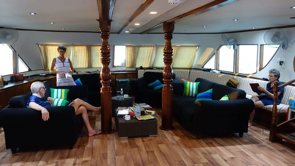 Emperor voyager liveaboard maldives lounge