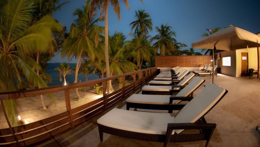 Liquid salt divers aveyla hotel hanifaru bay baa atoll maldives | sundeck evening