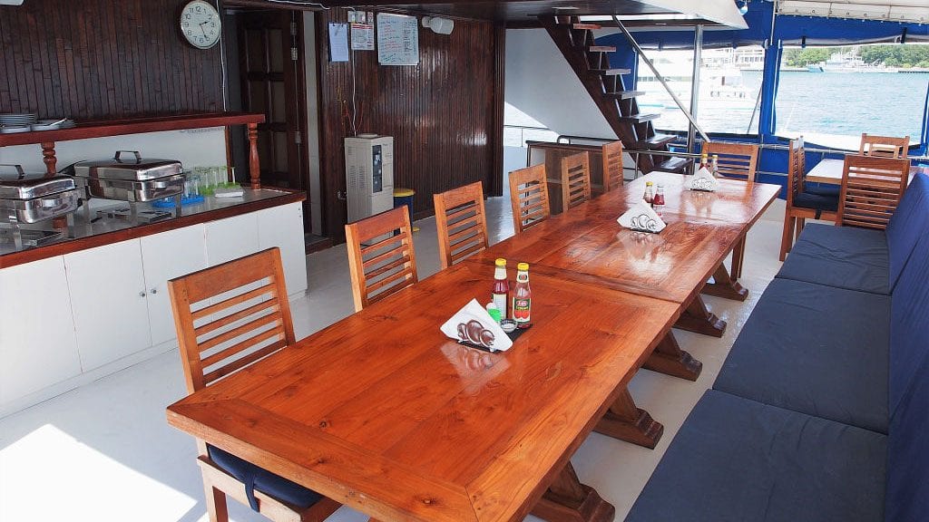 Emperor voyager liveaboard maldives dining area