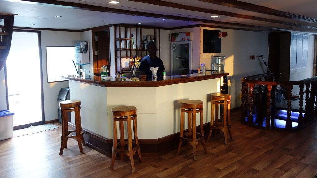 Emperor voyager liveaboard maldives bar