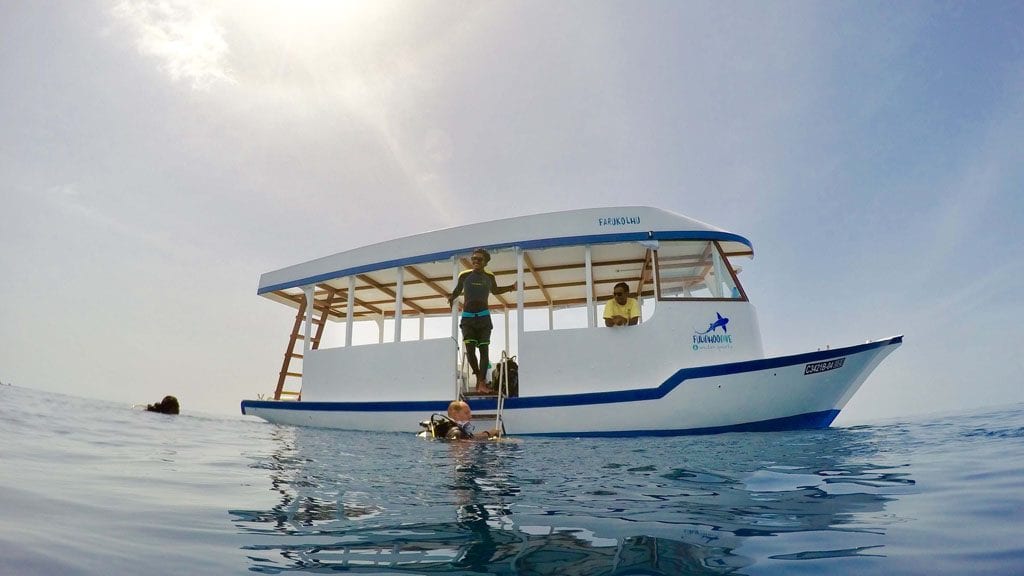 Fulidhoo dive dive boat