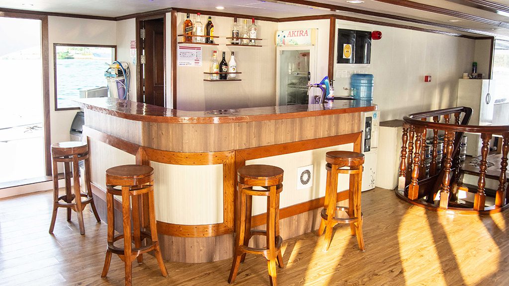 5 emperor voyager liveaboard central atolls maldives bar