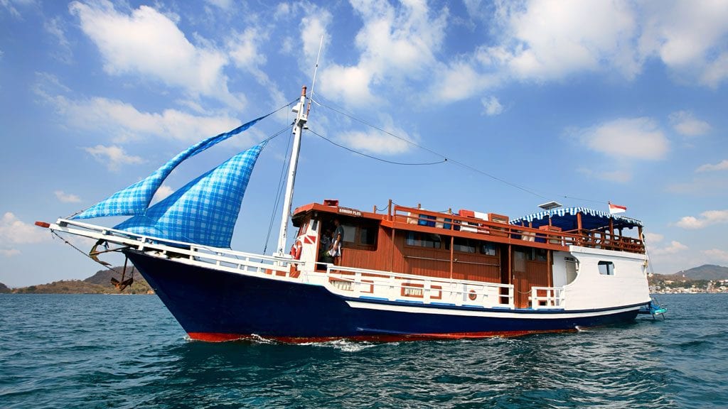 Nusa tara liveaboard | komodo indonesia