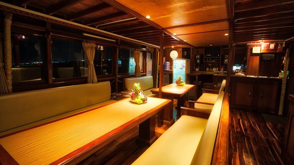 Temukira liveaboard, raja ampat from sorong dining room