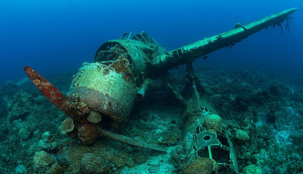 Diving palau ocean hunter b17 wreck jj32831dd