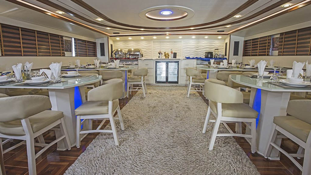 3 M/Y Grand Sea Serpent Liveaboard | Red Sea dive cruises dining room