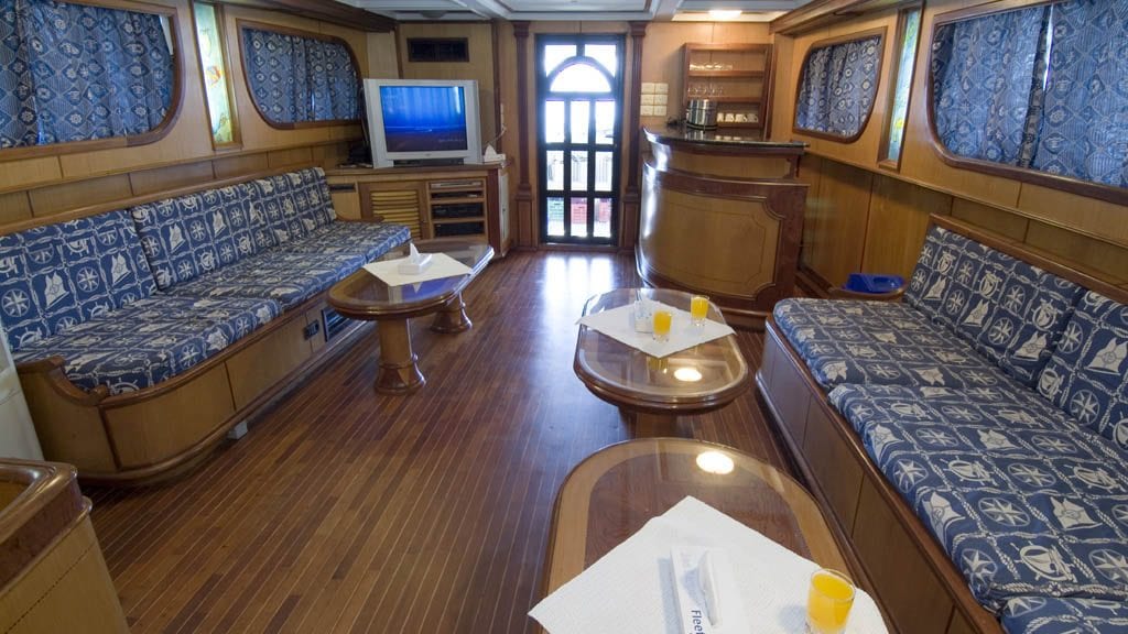 4 M/Y Dreams Liveaboard | Red Sea northern itineraries salon