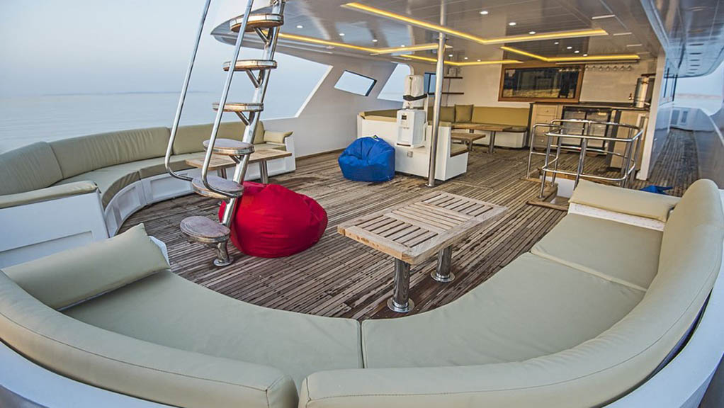 7 M/Y Sea Serpent Liveaboard | Red Sea dive cruises stern seating area