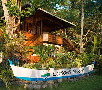 Lembeh Resort & Critters@Lembeh dive center has great facilities for photographers and access to the top macro dive sites of the Lembeh Strait