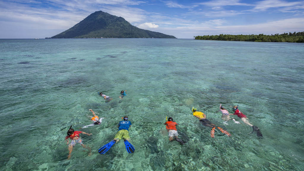 Murex Manado Dive Resort North Sulawesi Indonesia - Snorkeling Bunaken Island