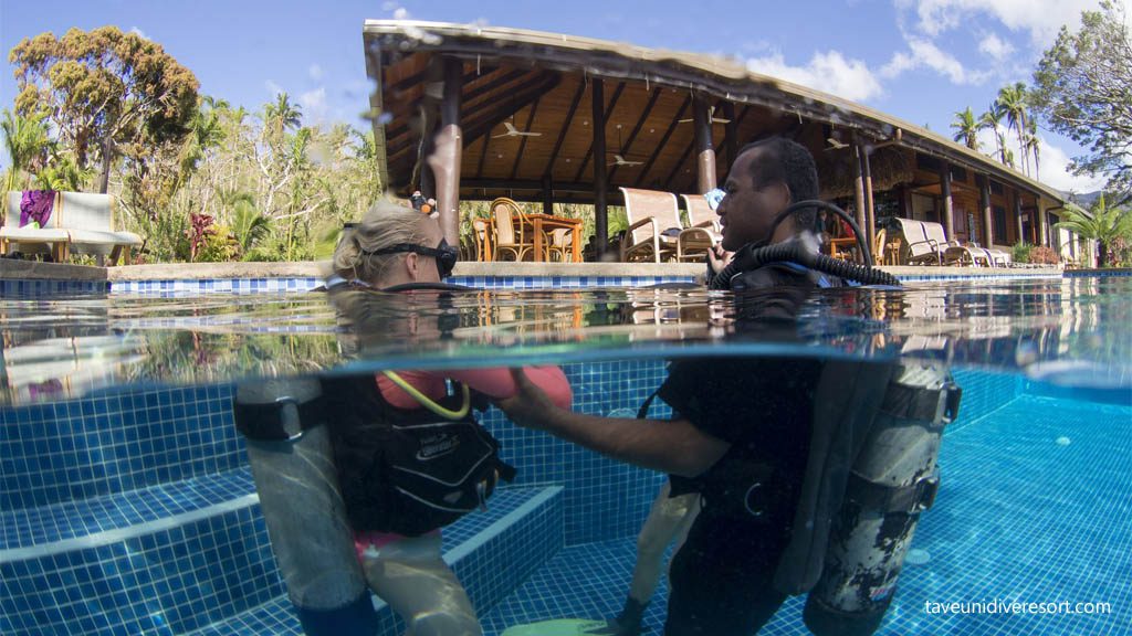 Taveuni Dive Resort, Taveuni for Diving Rainbow Reef, Fiji Islands - Diver Training in Pool